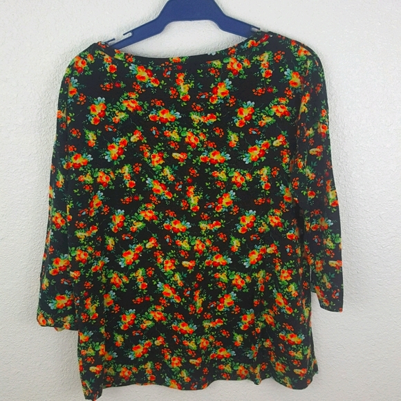 Flowery top - Picture 3 of 3